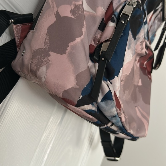 Like new!!!  Tumi - Picture 5 of 5